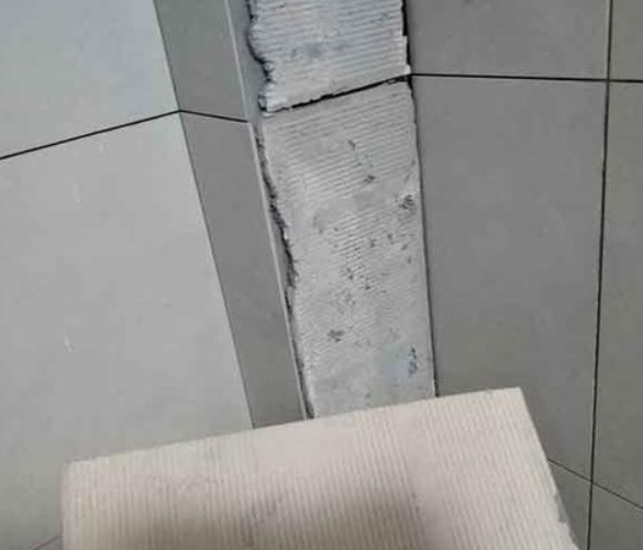 盐田瓷砖空鼓维修公司分享下厨房瓷砖脱落的补救措施。